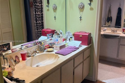 Townhouse in Miami, Florida 3 bedrooms, 146.79 sq.m. № 1953088 - photo 11