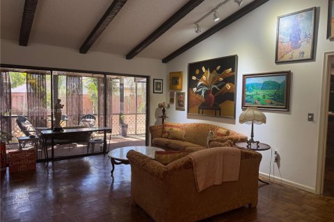 Townhouse in Miami, Florida 3 bedrooms, 146.79 sq.m. № 1953088 - photo 9