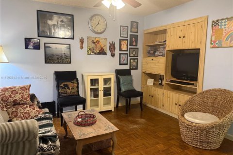 Townhouse in Miami, Florida 3 bedrooms, 146.79 sq.m. № 1953088 - photo 5