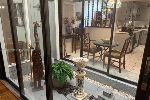 Townhouse in Miami, Florida 3 bedrooms, 146.79 sq.m. № 1953088 - photo 3