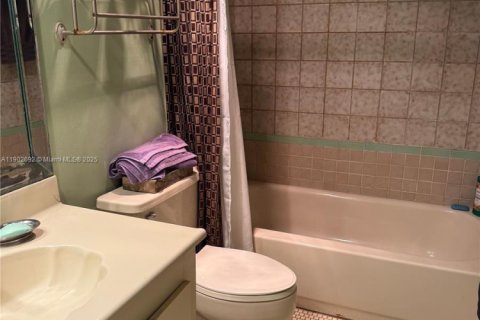 Townhouse in Miami, Florida 3 bedrooms, 146.79 sq.m. № 1953088 - photo 13