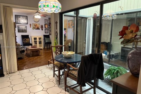 Townhouse in Miami, Florida 3 bedrooms, 146.79 sq.m. № 1953088 - photo 4