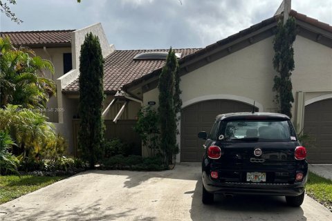 Townhouse in Miami, Florida 3 bedrooms, 146.79 sq.m. № 1953088 - photo 1