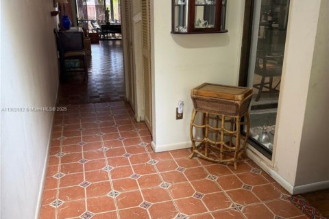 Townhouse in Miami, Florida 3 bedrooms, 146.79 sq.m. № 1953088 - photo 2