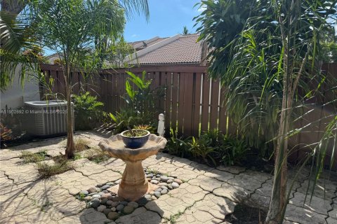 Townhouse in Miami, Florida 3 bedrooms, 146.79 sq.m. № 1953088 - photo 15