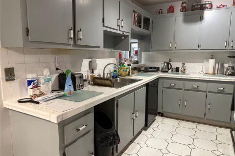 Townhouse in Miami, Florida 3 bedrooms, 146.79 sq.m. № 1953088 - photo 6