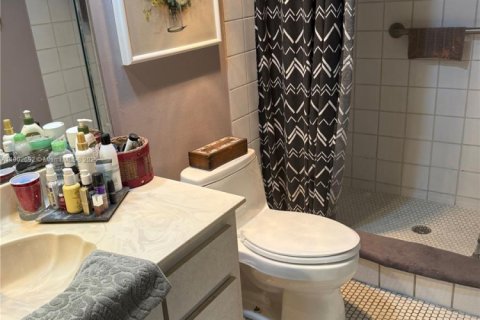 Townhouse in Miami, Florida 3 bedrooms, 146.79 sq.m. № 1953088 - photo 12