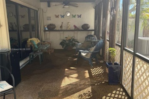 Townhouse in Miami, Florida 3 bedrooms, 146.79 sq.m. № 1953088 - photo 14