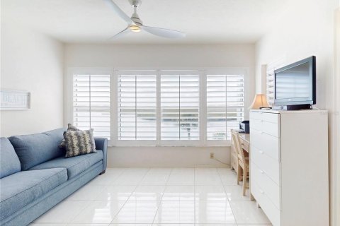 Condo in New Smyrna Beach, Florida, 2 bedrooms  № 1532014 - photo 24
