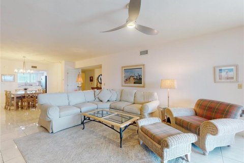 Condo in New Smyrna Beach, Florida, 2 bedrooms  № 1532014 - photo 17