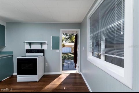 House in Saint Petersburg, Florida 2 bedrooms, 80.36 sq.m. № 1837478 - photo 3