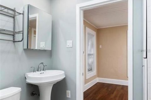 House in Saint Petersburg, Florida 2 bedrooms, 80.36 sq.m. № 1837478 - photo 5