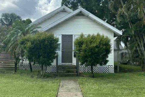 House in Saint Petersburg, Florida 2 bedrooms, 80.36 sq.m. № 1837478 - photo 1