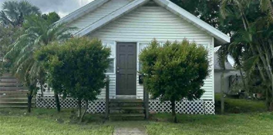 House in Saint Petersburg, Florida 2 bedrooms, 80.36 sq.m. № 1837478