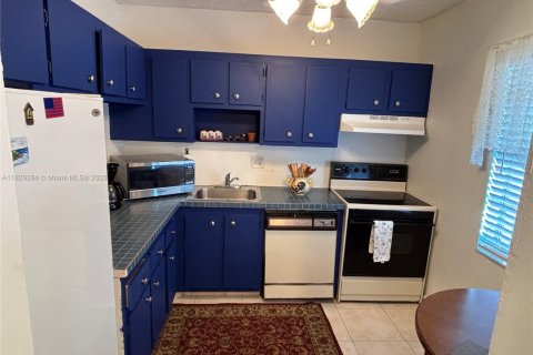 Condo in Margate, Florida, 2 bedrooms  № 1804402 - photo 10