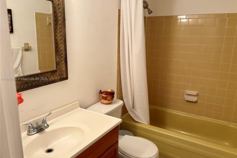 Condo in Margate, Florida, 2 bedrooms  № 1804402 - photo 19