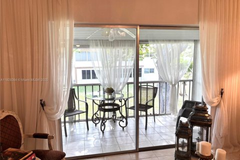Condo in Margate, Florida, 2 bedrooms  № 1804402 - photo 15