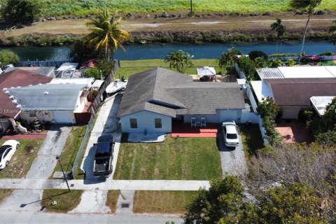 Villa ou maison à vendre à Homestead, Floride: 3 chambres, 122.45 m2 № 1701334 - photo 2