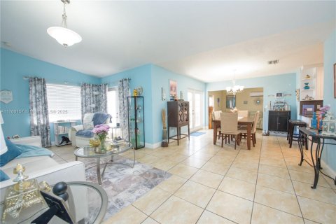Villa ou maison à vendre à Homestead, Floride: 3 chambres, 122.45 m2 № 1701334 - photo 3