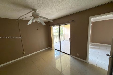 Купить кондоминиум в Мирамар, Флорида 2 спальни, 76.18м2, № 2042649 - фото 15