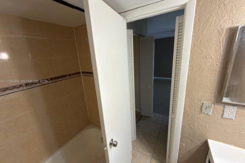 Купить кондоминиум в Мирамар, Флорида 2 спальни, 76.18м2, № 2042649 - фото 14