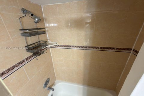 Купить кондоминиум в Мирамар, Флорида 2 спальни, 76.18м2, № 2042649 - фото 22