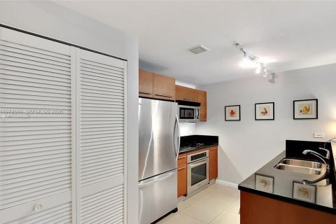 Condominio en venta en Miami, Florida, 1 dormitorio, 101.54 m2 № 2032814 - foto 4