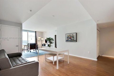 Condominio en venta en Miami, Florida, 1 dormitorio, 101.54 m2 № 2032814 - foto 2