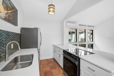 Condo in Sarasota, Florida, 2 bedrooms  № 1508303 - photo 18