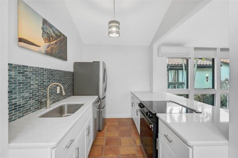 Condo in Sarasota, Florida, 2 bedrooms  № 1508303 - photo 17