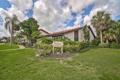 Condo in Sarasota, Florida, 2 bedrooms  № 1508303 - photo 1