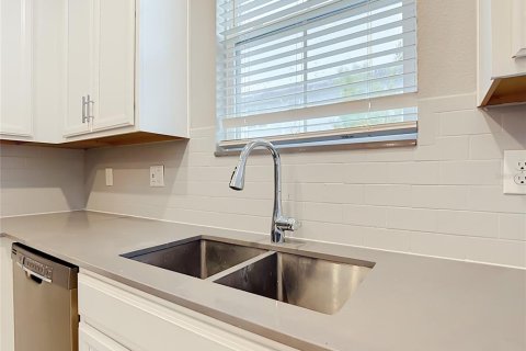 Townhouse in Kissimmee, Florida 4 bedrooms, 182 sq.m. № 2095967 - photo 13