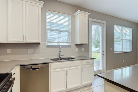 Townhouse in Kissimmee, Florida 4 bedrooms, 182 sq.m. № 2095967 - photo 10