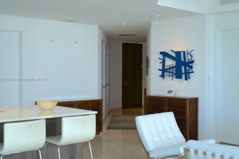 Condo in Miami, Florida, 2 bedrooms  № 2050089 - photo 5