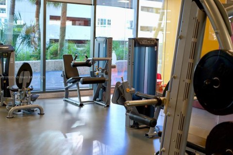 Condo in Miami, Florida, 2 bedrooms  № 2050089 - photo 22