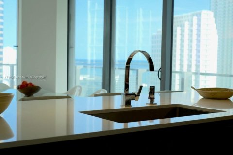 Condo in Miami, Florida, 2 bedrooms  № 2050089 - photo 8