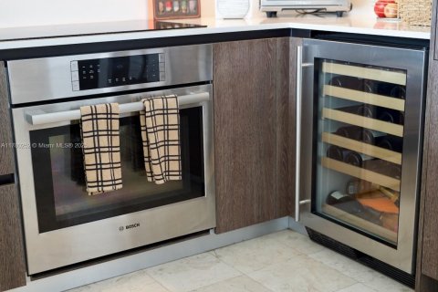 Condo in Miami, Florida, 2 bedrooms  № 2050089 - photo 7