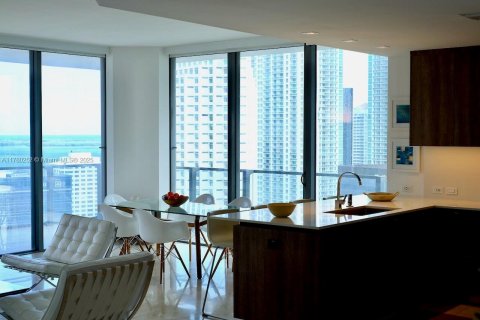 Condo in Miami, Florida, 2 bedrooms  № 2050089 - photo 3