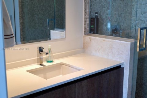 Condo in Miami, Florida, 2 bedrooms  № 2050089 - photo 18