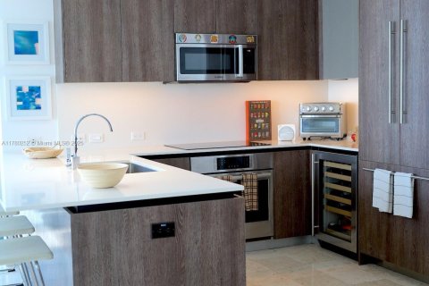 Condo in Miami, Florida, 2 bedrooms  № 2050089 - photo 6