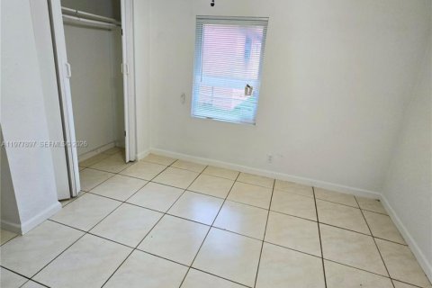 Commercial property in Miami, Florida 143.81 sq.m. № 2079577 - photo 2