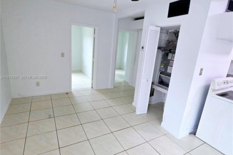 Commercial property in Miami, Florida 143.81 sq.m. № 2079577 - photo 6