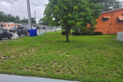 Commercial property in Miami, Florida 143.81 sq.m. № 2079577 - photo 10