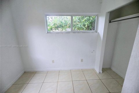 Commercial property in Miami, Florida 143.81 sq.m. № 2079577 - photo 4