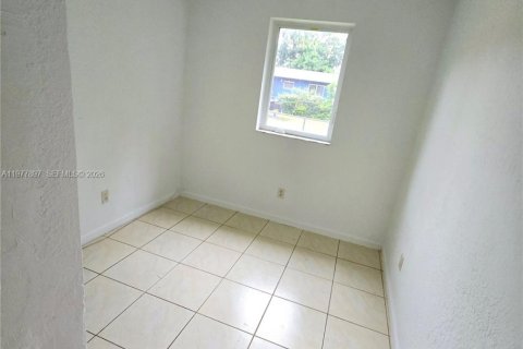 Commercial property in Miami, Florida 143.81 sq.m. № 2079577 - photo 5