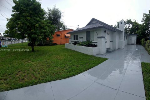 Commercial property in Miami, Florida 143.81 sq.m. № 2079577 - photo 9