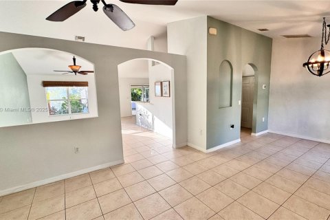 House in Port St. Lucie, Florida 3 bedrooms, 151.06 sq.m. № 1975032 - photo 4