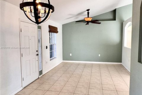 House in Port St. Lucie, Florida 3 bedrooms, 151.06 sq.m. № 1975032 - photo 13