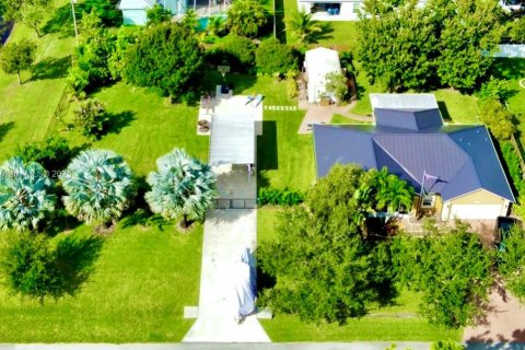 House in Port St. Lucie, Florida 3 bedrooms, 151.06 sq.m. № 1975032 - photo 2