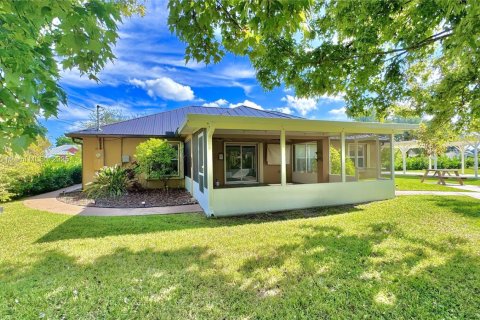 House in Port St. Lucie, Florida 3 bedrooms, 151.06 sq.m. № 1975032 - photo 15